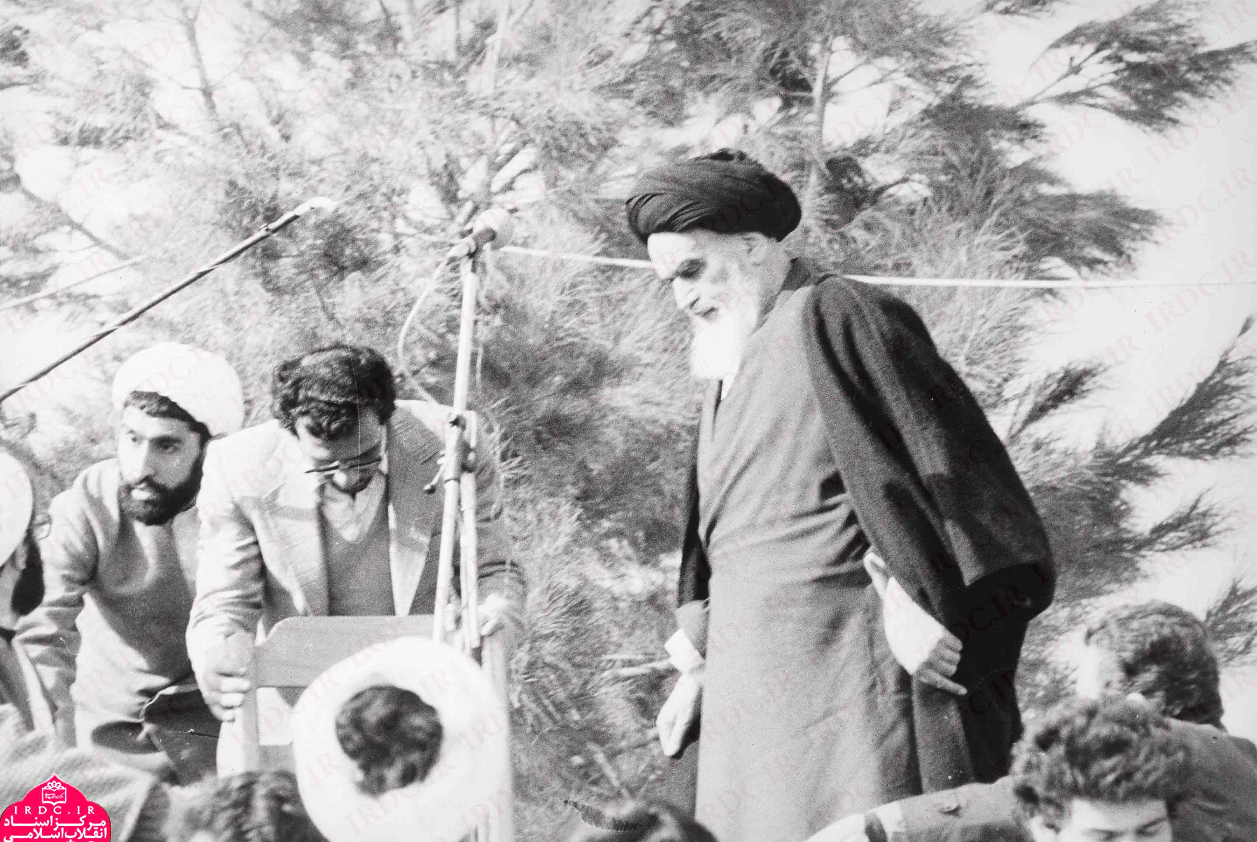 تصاویر دیده نشده مراسم استقبال از امام خمینی بهشت زهرا