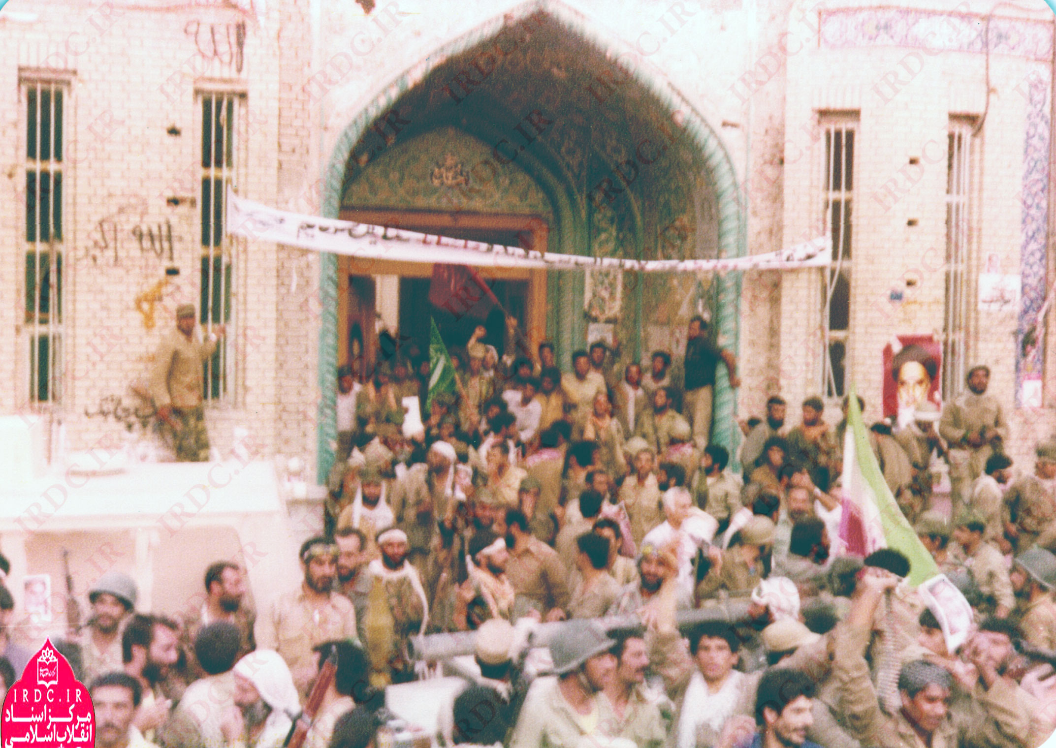 تصاویری از شادی رزمندگان اسلام بعد از فتح خرمشهر