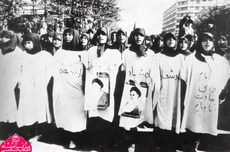 روایت تصاویر از نقش زنان در انقلاب اسلامی