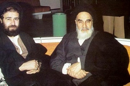 تقید امام خمینی به آداب معاشرت اسلامی/ وقتی امام خمینی حاضر نشدند جلوتر از برادر بزرگ‌تر خود از هواپیما پیاده شوند