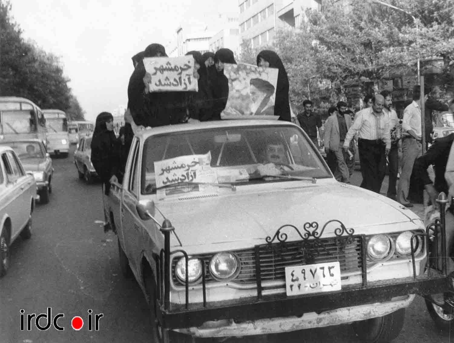 تصاویری از شادی مردم ایران پس از فتح خرمشهر