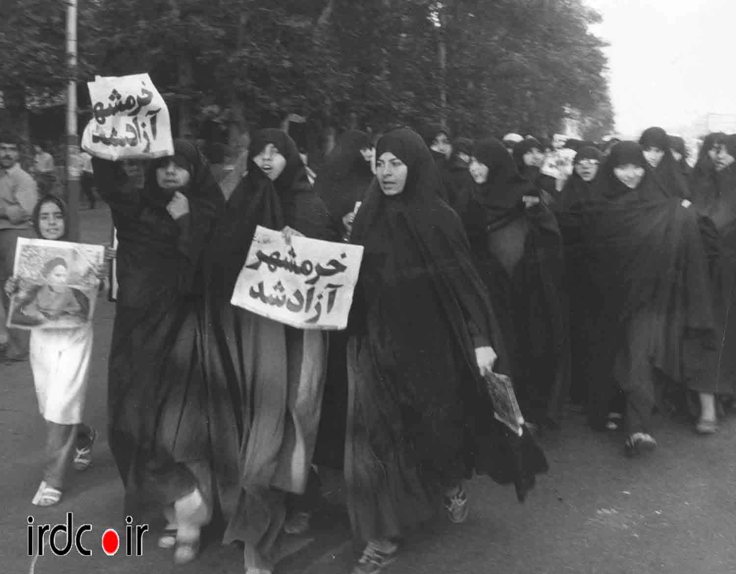 تصاویری از شادی مردم ایران پس از فتح خرمشهر