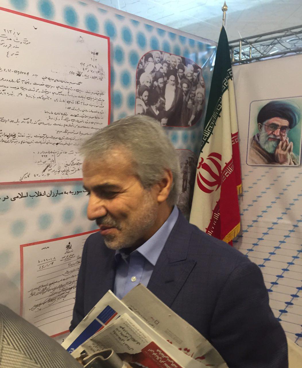 بازدید شخصیت‌های سیاسی و فرهنگی از غرفه پایگاه مرکز اسناد انقلاب اسلامی در نمایشگاه مطبوعات
