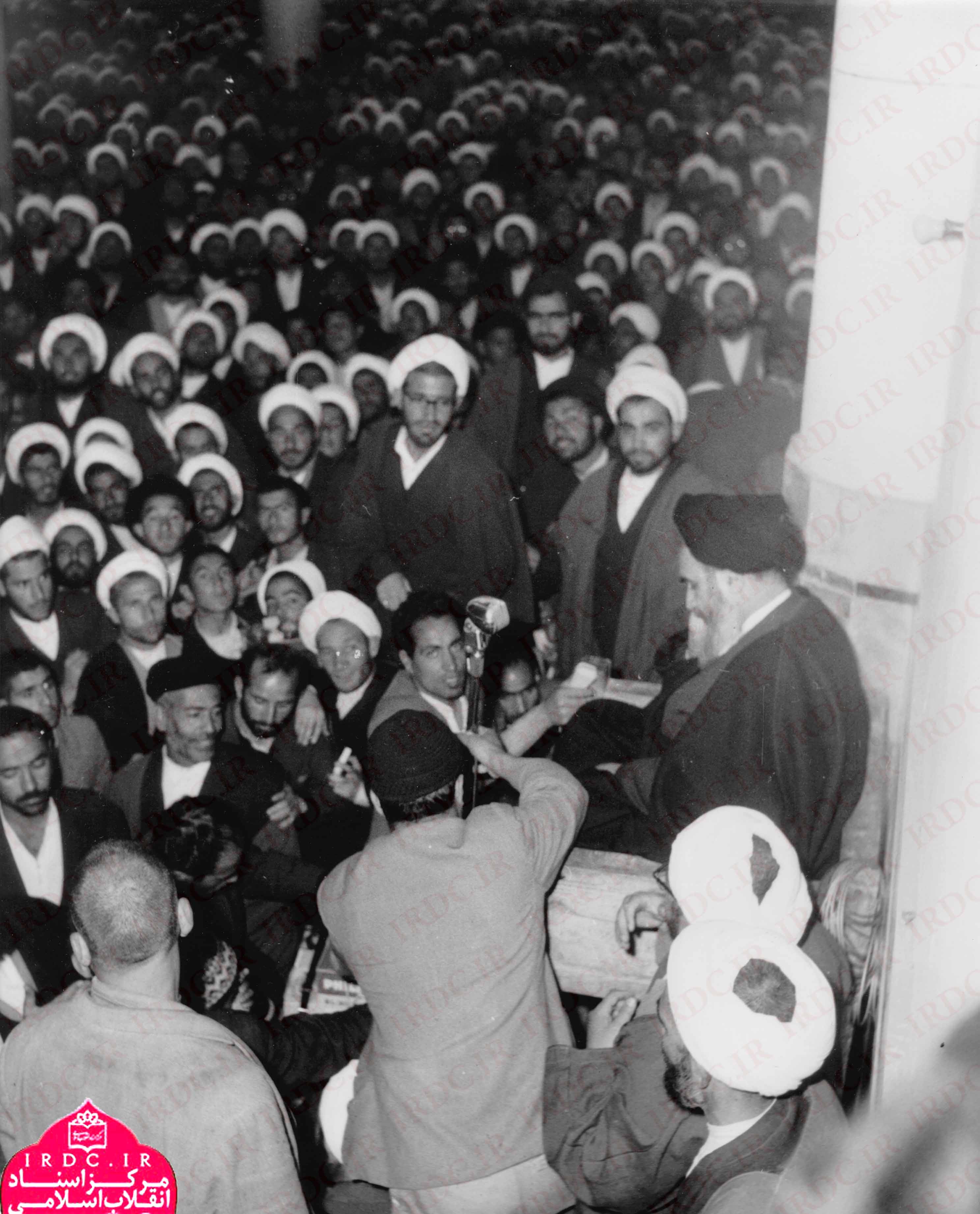 تصاویر دیده نشده از سخنرانی تاریخی امام خمینی علیه کاپیتولاسیون