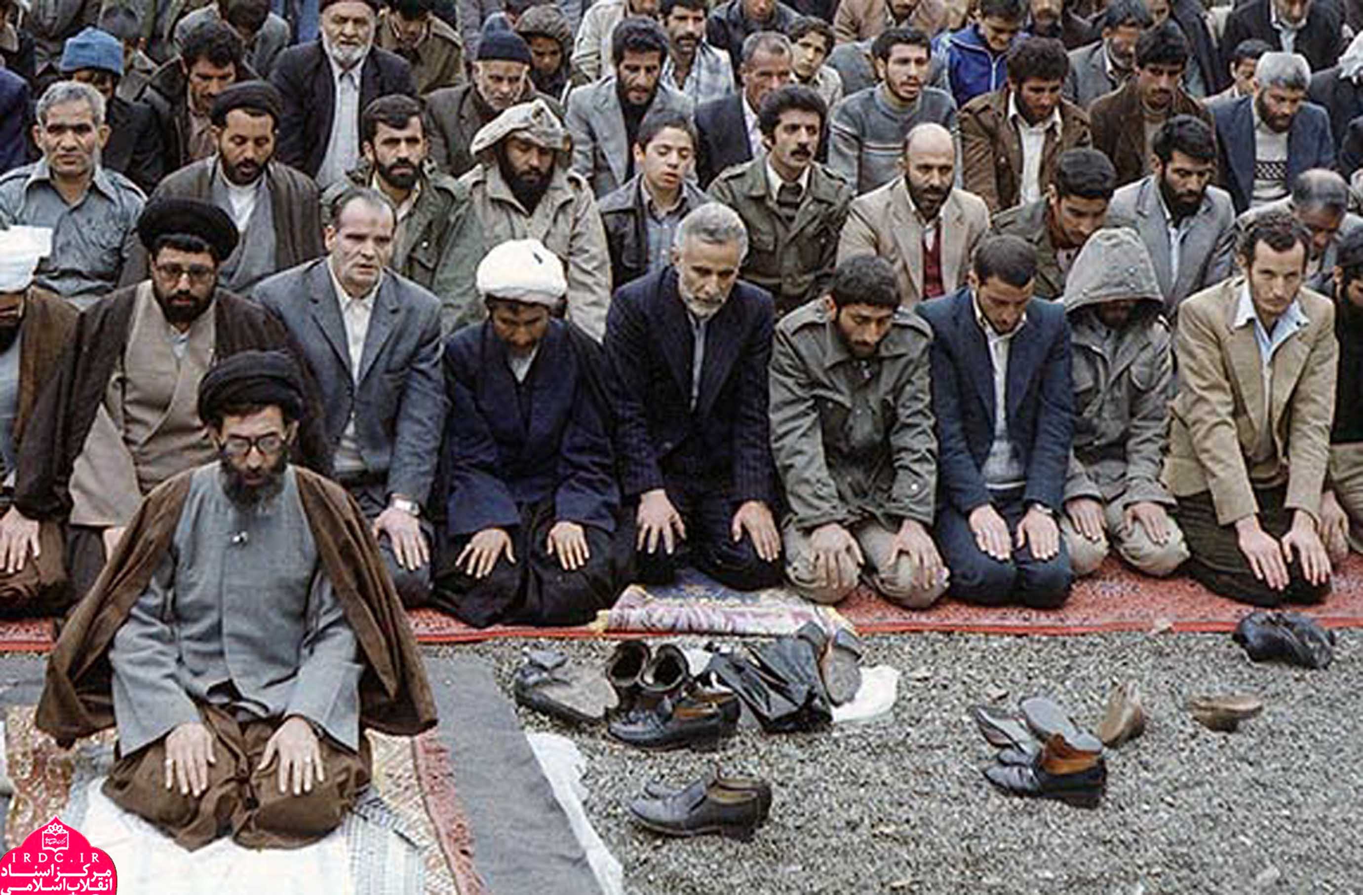 تصاویری از آیت‌الله خامنه‌ای در کسوت امامت جمعه تهران