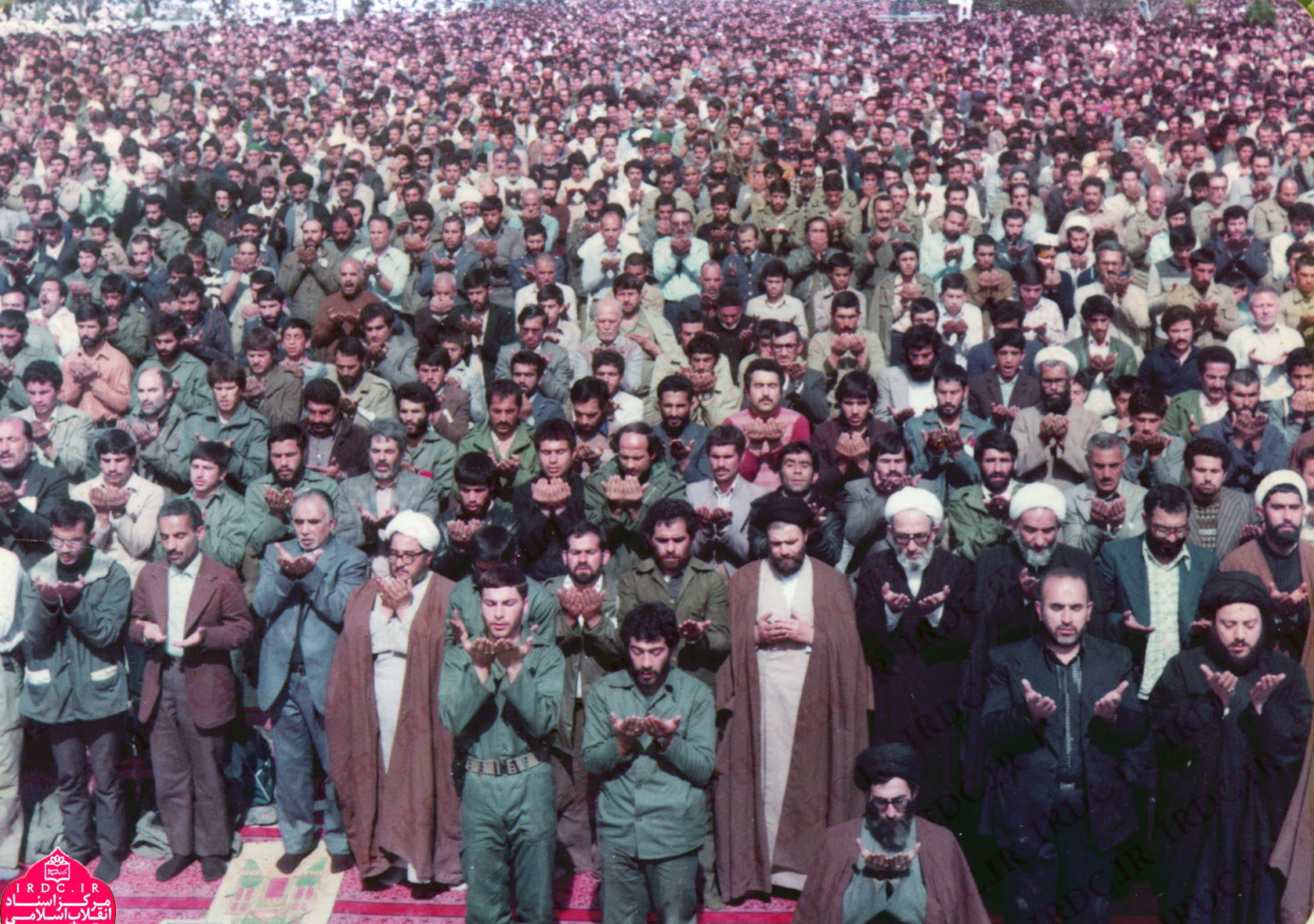 تصاویری از آیت‌الله خامنه‌ای در کسوت امامت جمعه تهران