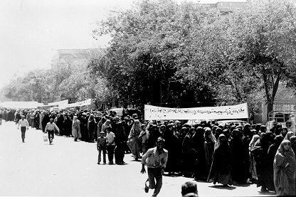 اولین تظاهرات مستقل زنان زنجان علیه رژیم پهلوی در سال 57
