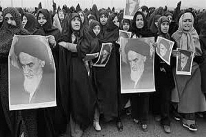 نقش زنان در تکثیر و توزیع اعلامیه‌های امام خمینی
