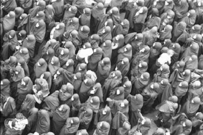 روایتی از اولین حضور باشکوه زنان در تظاهرات انقلابی/ واکنش ماموران رژیم پهلوی به حضور بانوان در راهپیمایی