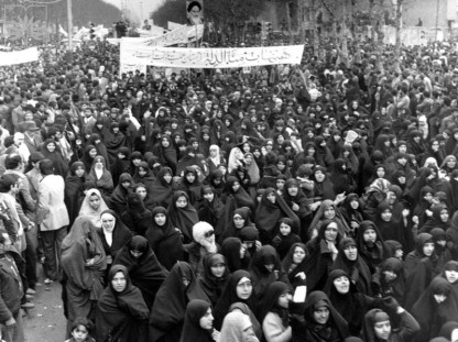 مروری بر مبارزات بانوان در تاریخ انقلاب اسلامی