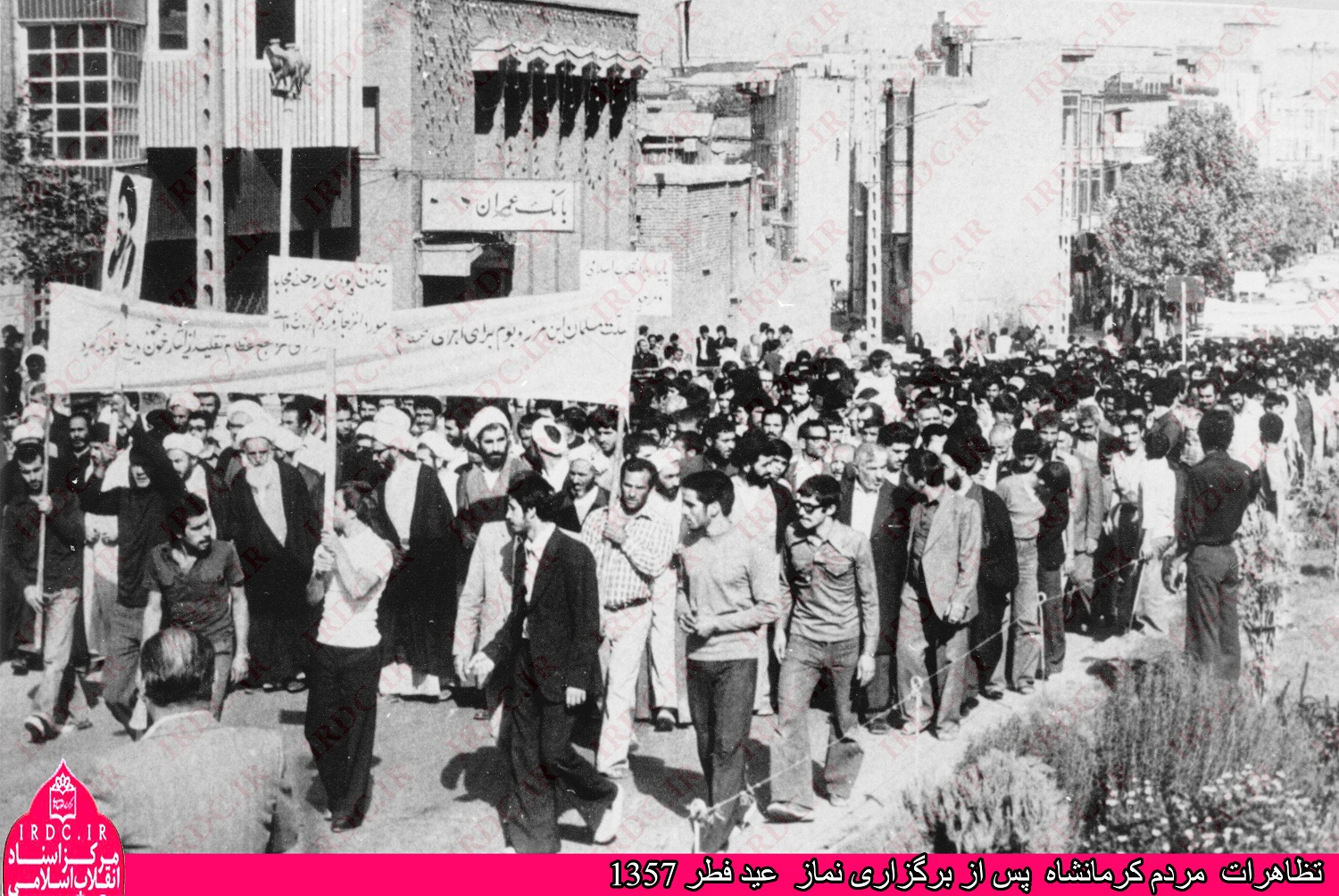 تصاویر دیده نشده از تظاهرات مردم استان‌ها در عید فطر 57