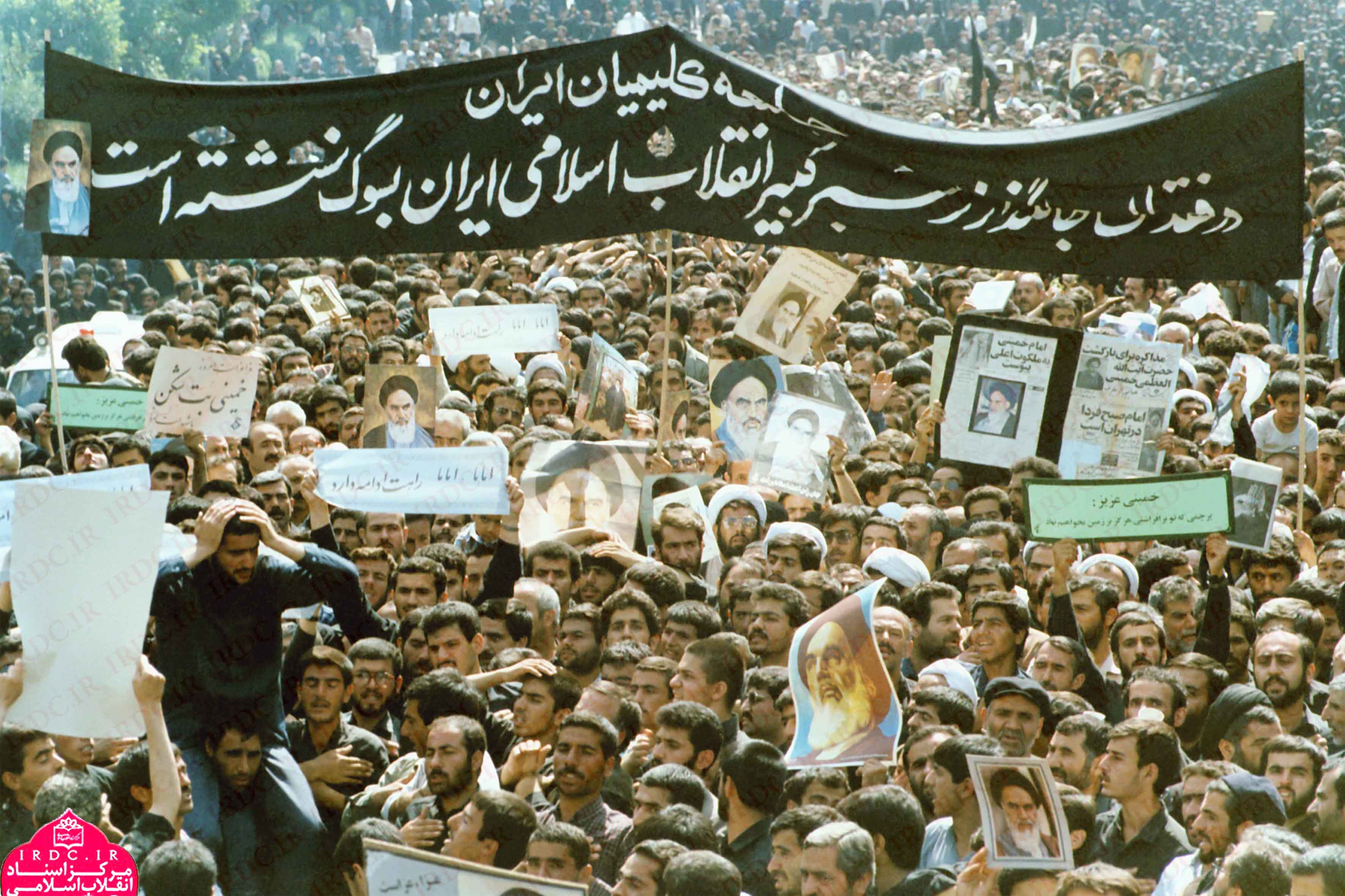 تصاویری از عزاداری مردم پس از رحلت امام خمینی