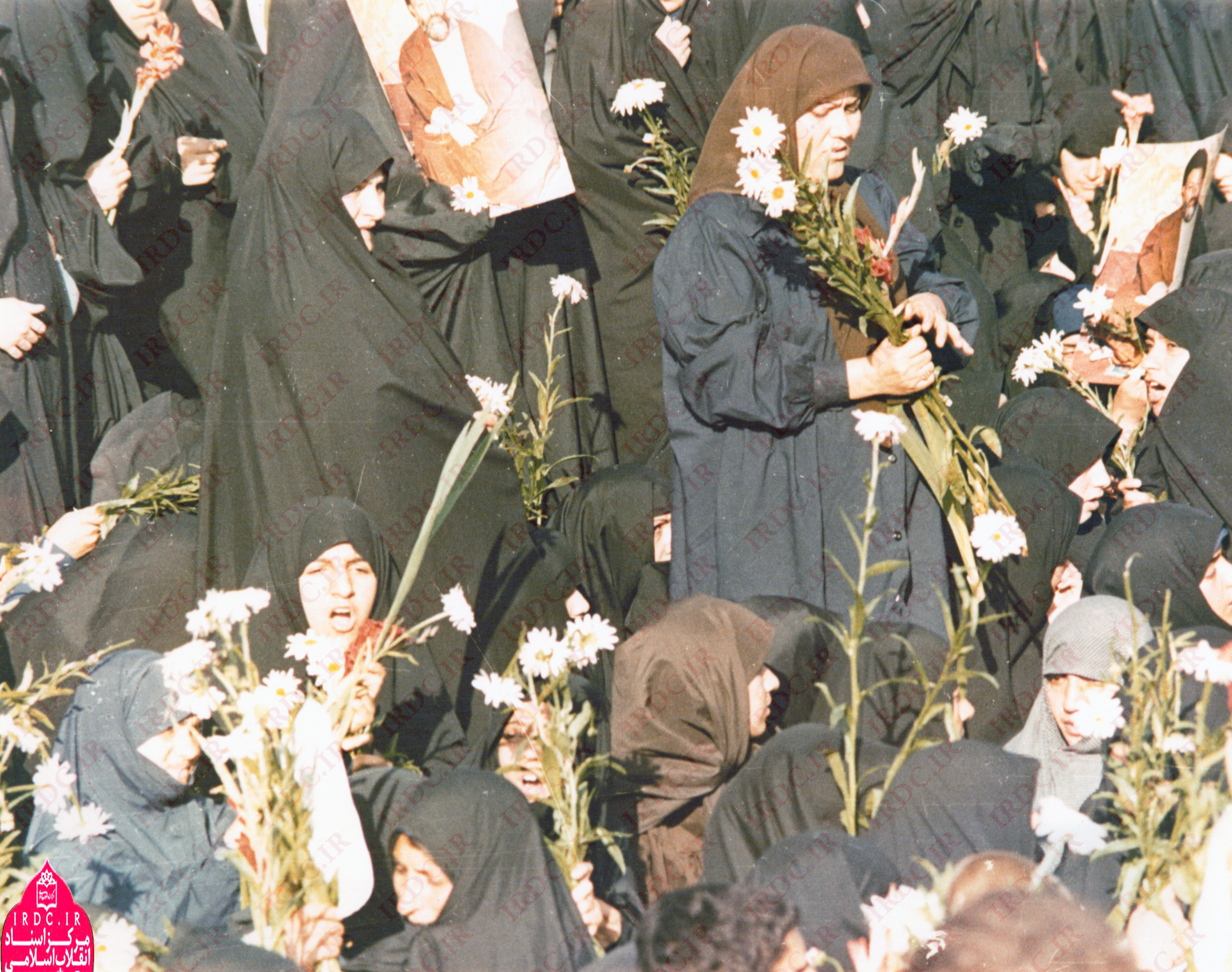 تصاویری از مراسم تشییع پیکر آیت‌الله شهید بهشتی