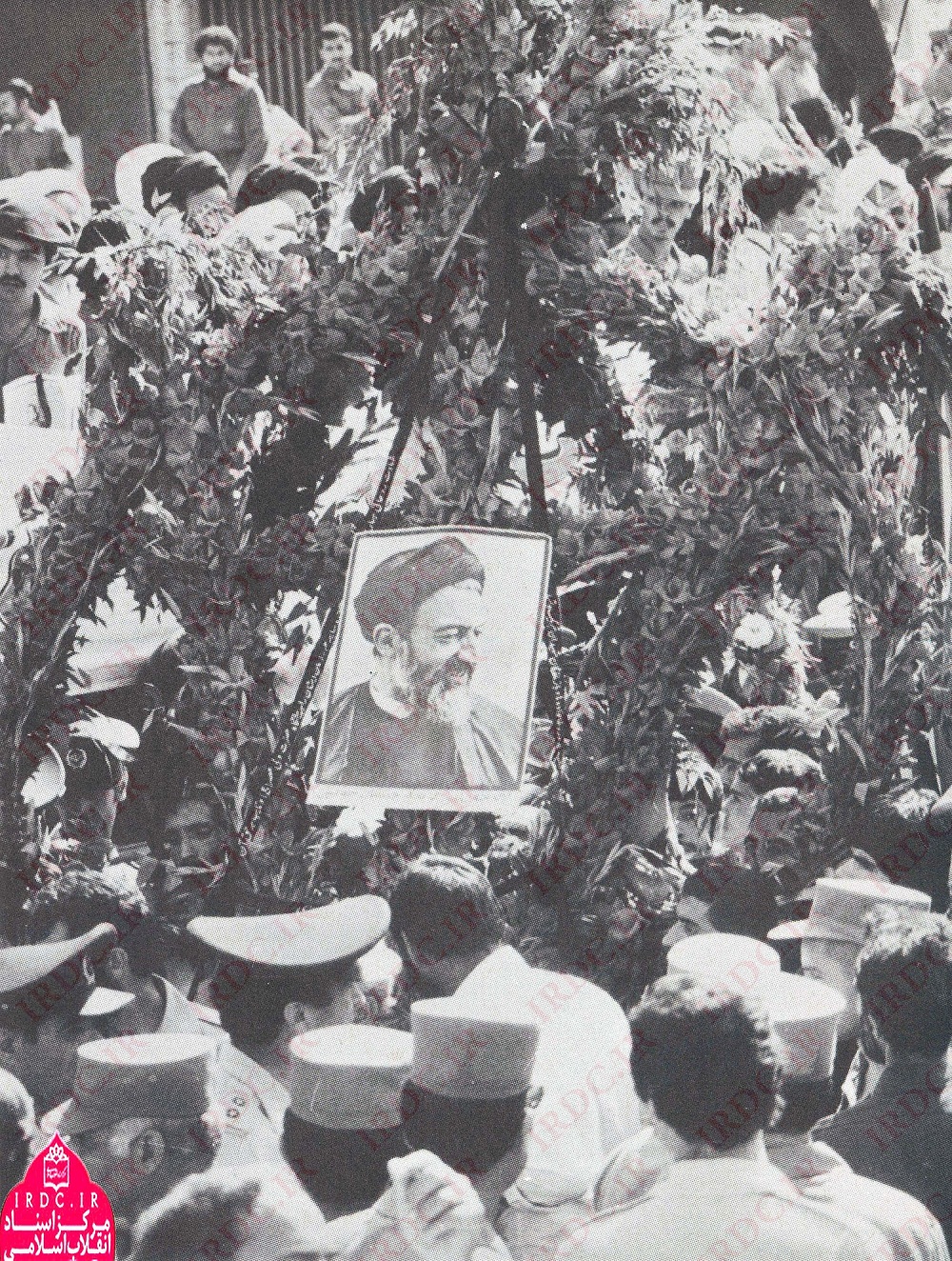 تصاویری از مراسم تشییع پیکر آیت‌الله شهید بهشتی