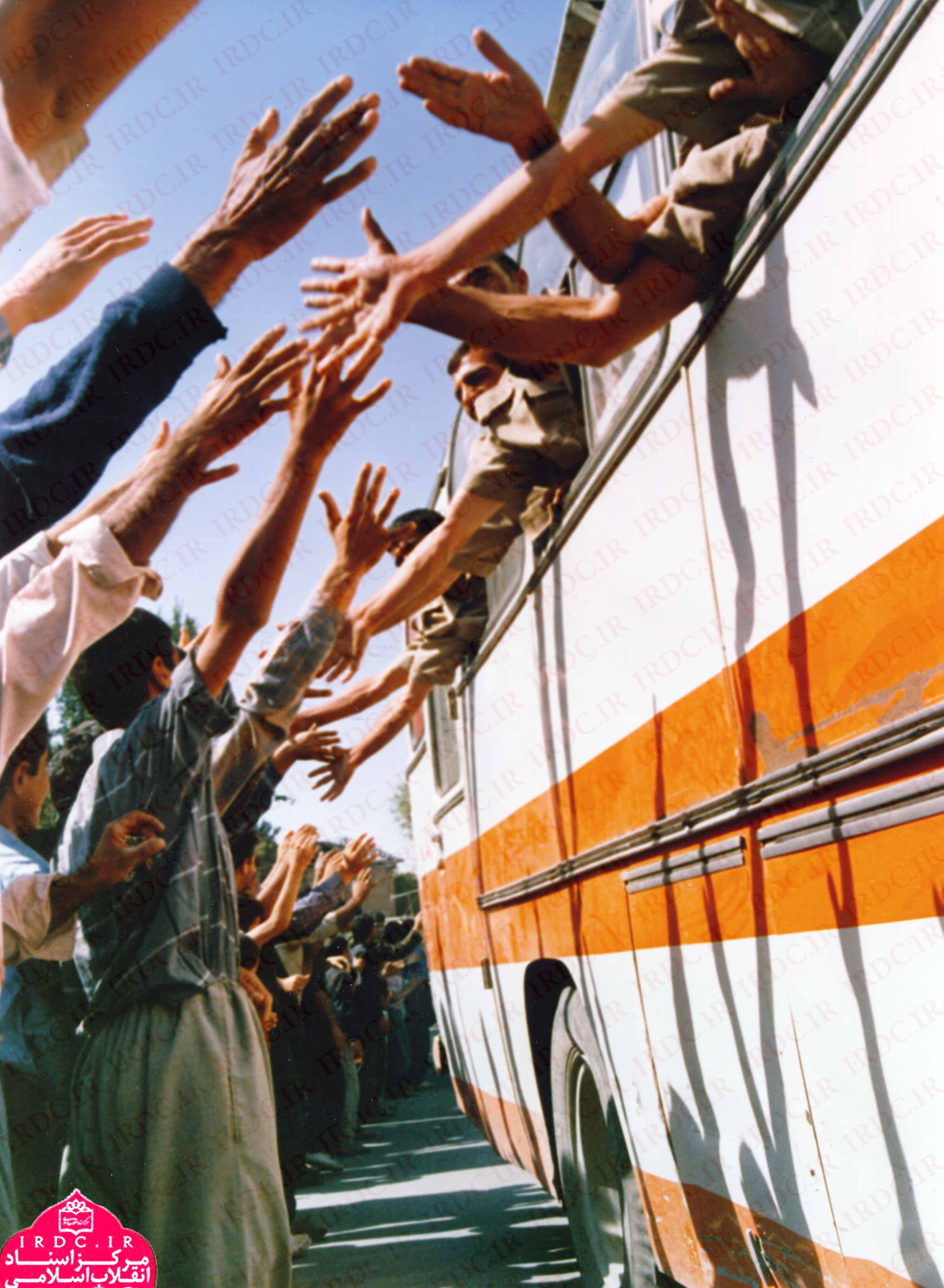 تصاویری از بازگشت آزادگان سرافراز جنگ تحمیلی به کشور