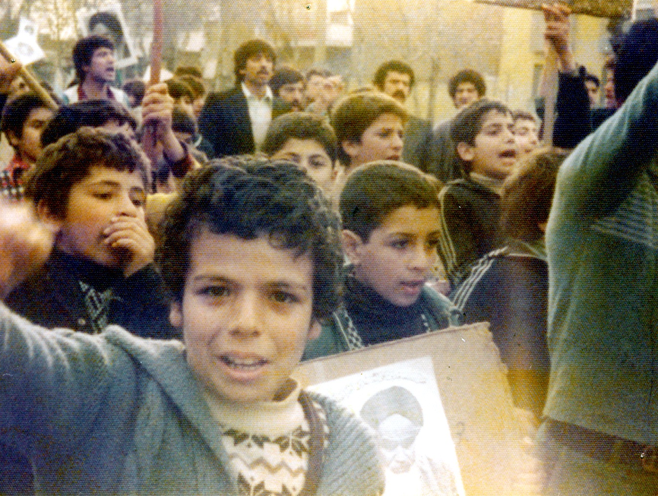 تصاویری از حضور نوجوانان در مراسم استقبال از امام خمینی