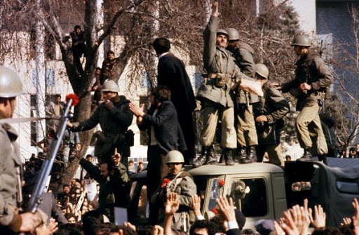 امام خمینی چگونه ارتش را با انقلاب پیوند داد/ عصبانیت ژنرال امریکایی از تاکتیک امام درباره ارتش