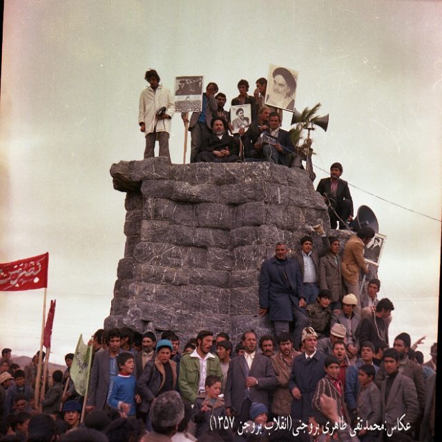 روایتی از پایین کشیدن مجسمه محمدرضا پهلوی در بروجن