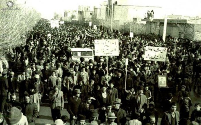 مجروحیت علمای اردبیل در تظاهرات 9 دی 1357 / نگرانی ساواک از خروش انقلابی اردبیلی‌ها