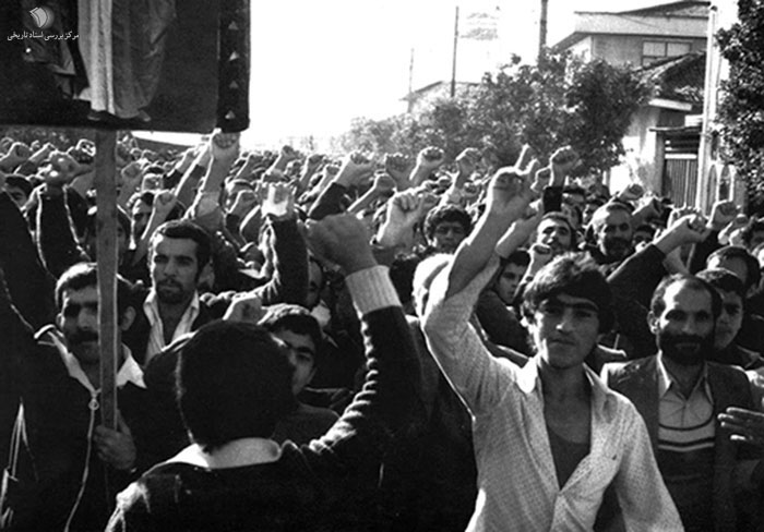 قیام عمومی ۱۲ آبان مردم آمل و بابل / اوج‌گیری تظاهرات انقلابی با تشییع شهدا