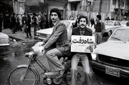 شادمانی مردم کرمانشاه پس از فرار محمدرضا پهلوی/ شعار اشتباه هواداران سلطنت برای بازگشت شاه