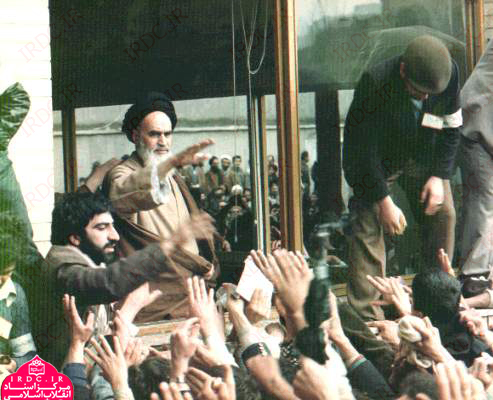 گزارش تصویری دیدار مردم با امام در بهمن 57