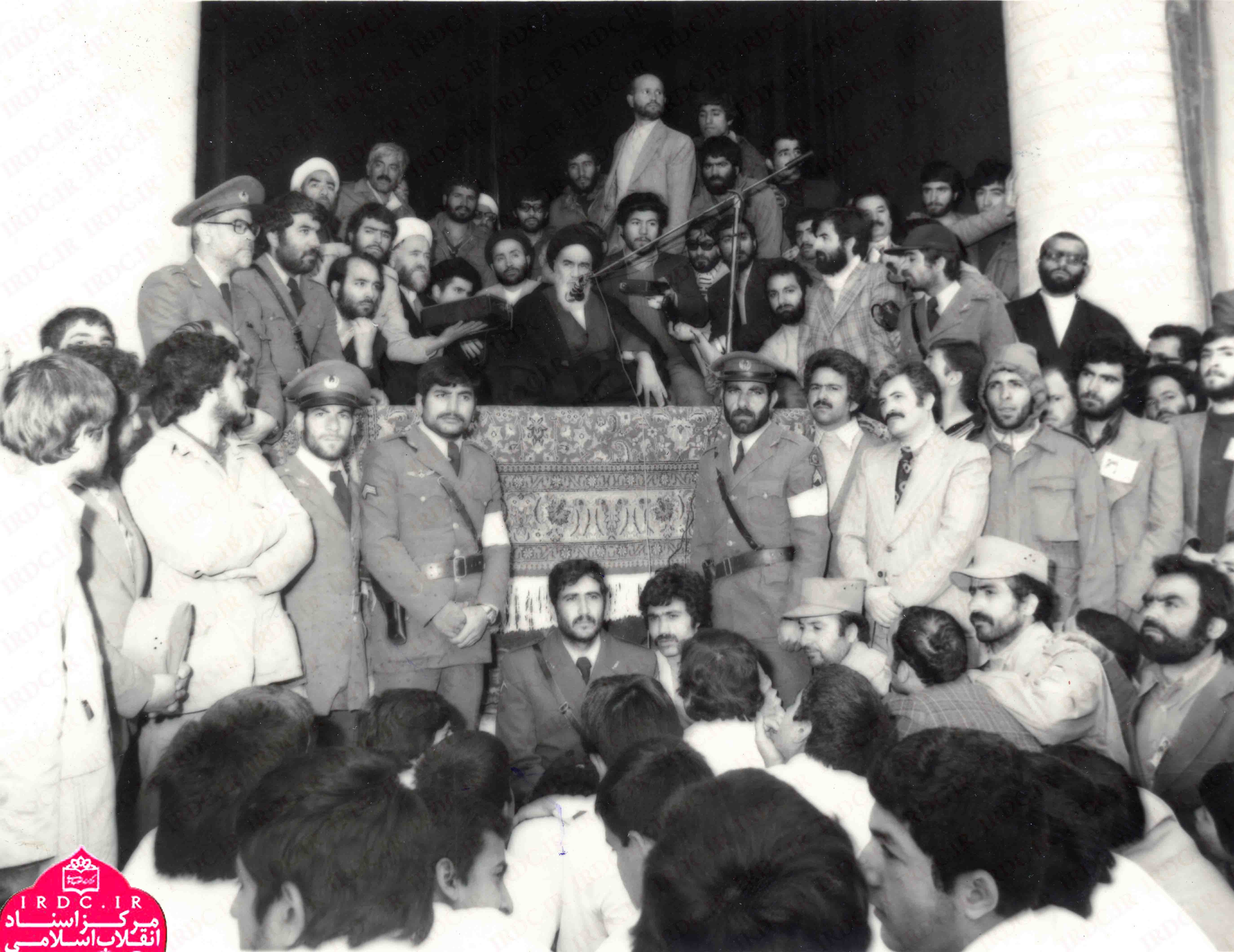 بازخوانی اقدامات امام در هدایت انقلاب پس از عزیمت به قم