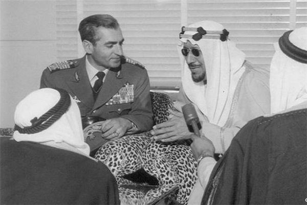 پهلوی، کارگزار غرب در جدایی بحرین بود