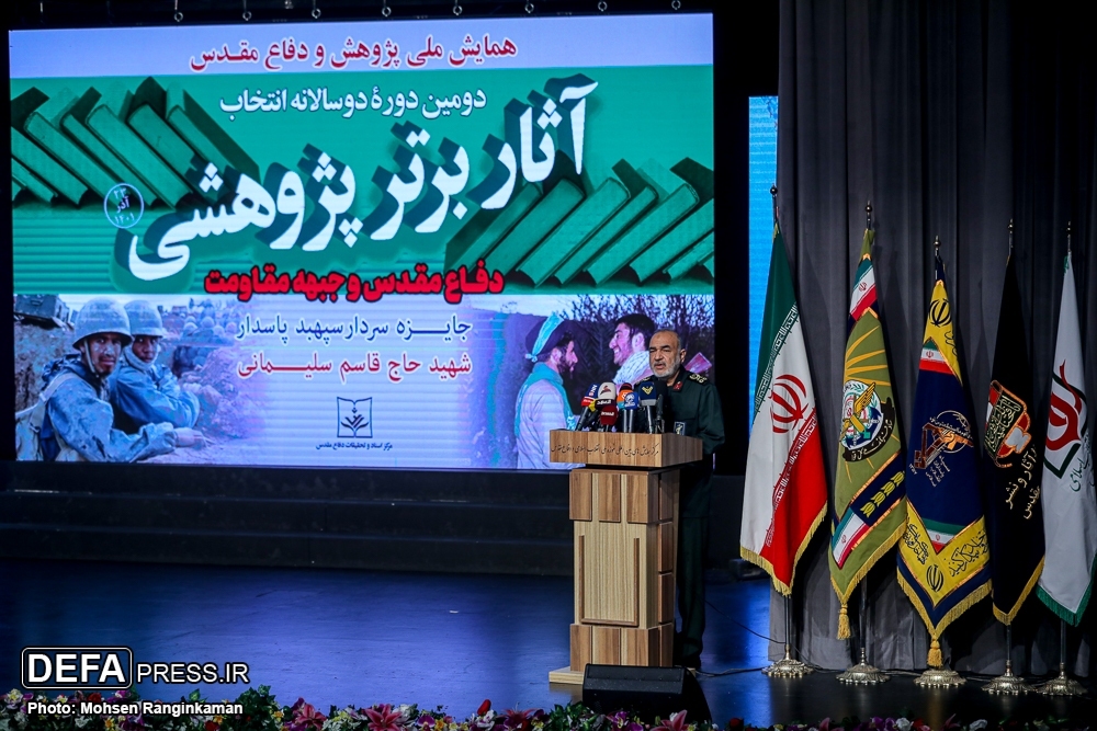 کتاب «جنگ شیمیایی عراق علیه ایران» اثر برگزیده دومین دوره جایزه شهید سلیمانی شد
