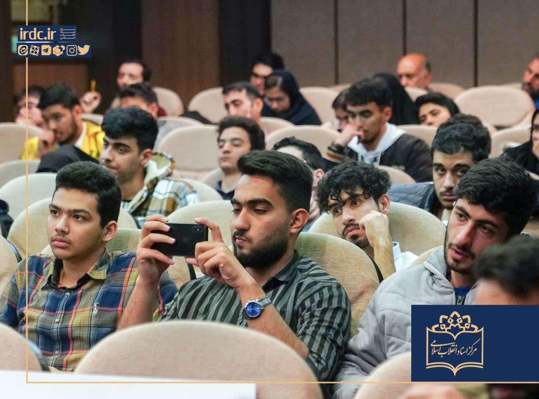 13 آبان مظهر تحقیر آمریکا شد / غربی‌ها از قدرت نرم ما می‌ترسند