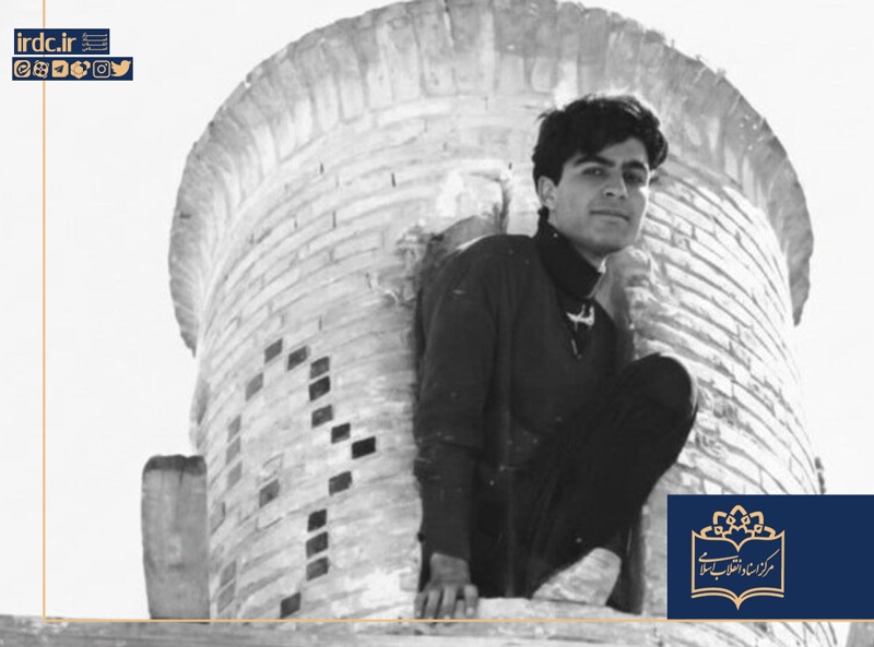 از کشتی هاشمی رفسنجانی تا دستبوسی امام خمینی / طنز قمی در محضر علما از کشتی هاشمی رفسنجانی تا دستبوسی امام خمینی / طنز قمی در محضر علما