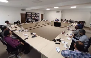 نقد و بررسی کتاب خاطرات تراب حق‌شناس