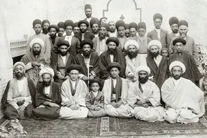 Why did the Pahlavi and Qajar regimes confront the clergy?