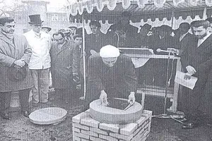 روایتی از برپایی مراسم عید قربان در آلمان/ سخنرانی امام جماعت مسجد هامبورگ در عید قربان سال 1335