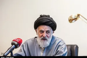 آیت‌الله بروجردی به شاه نامه نوشت که نواب صفوی را اعدام نکنید