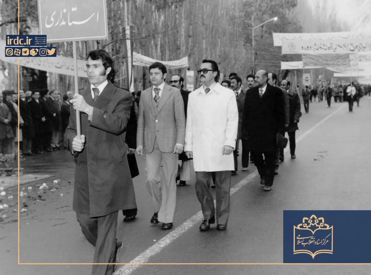 رژه&zwnj; کارکنان استانداری خوزستان در سالگرد انقلاب سفید