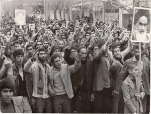 اشعار انقلابی مردم اردبیل در عید فطر 1357 / حمله شهربانی اردبیل به انقلابیون بازار