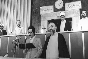 تحليل العوامل المؤثرة في صعود وسقوط بني صدر
