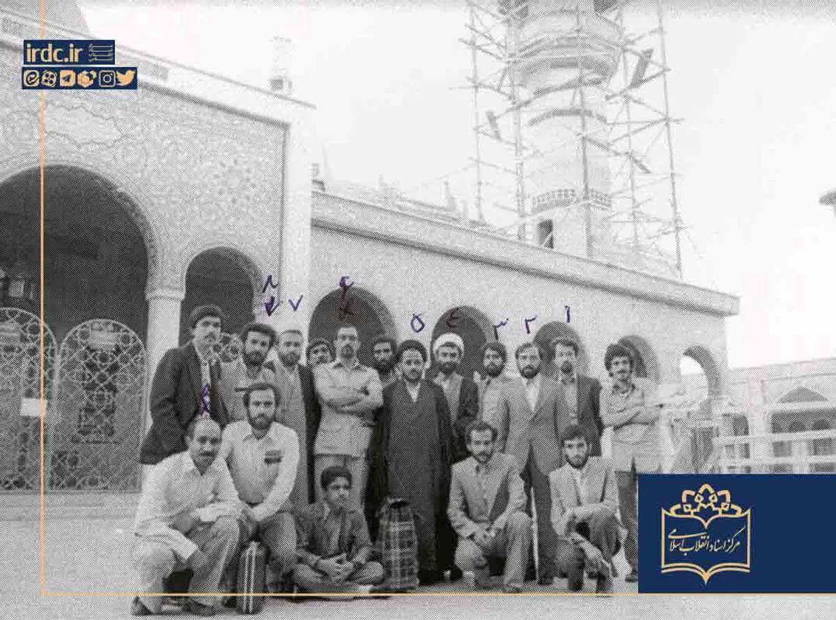 جواد منصوری، مسیح مهاجری، محمد مهاجری، حسین کمالی و افرادی دیگر در حرم حضرت زینب(س)