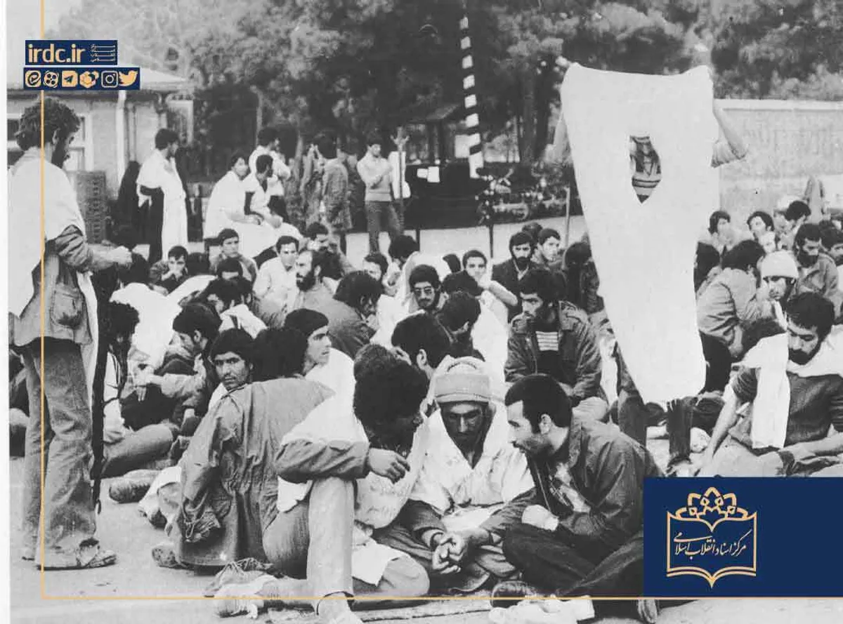 تظاهرات دانشجویان کفن&zwnj;پوش در حمایت از دانشجویان مسلمان پیروخط امام