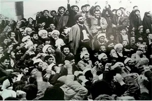 تحصن 250 نفره علما چگونه آغاز شد؟ / شرکت علمای نجف‌آباد در تحصن دانشگاه تهران