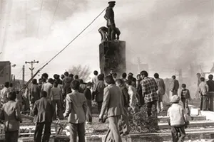 مجسمه‌های شاه در کرمان چگونه پایین آمد؟ / وقتی کارمندان کرمانی وزرای بختیار را به رسمیت نشناختند