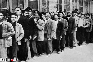 روایتی از اشتیاق نوجوانان برای شرکت در همه‌پرسی جمهوری اسلامی/ رأی «آری» نوجوانان به جمهوری اسلامی در حضور امام خمینی
