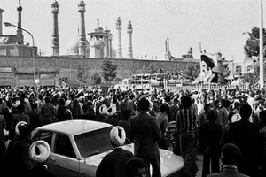 واكنش مردم شیراز به انتشار مقاله‌ توهین‌آمیز روزنامه‌ اطلاعات در سال 1356