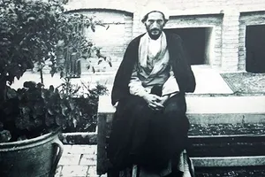 روایتی از مقابله آیت‌الله روح‌الله کمالوند با حزب توده / تنبیه توده‌ای‌ها توسط روحانیت و مردم لرستان در ماه رمضان