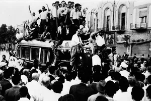 كتابة تأريخ انقلاب 28 مرداد.. نظرة نقدية