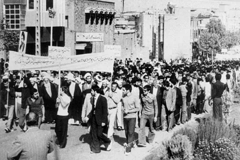 تجلیل آیت‌الله اشرفی اصفهانی از مبارزات مردم کرمانشاه با رژیم پهلوی در سال ۵۷ +سند