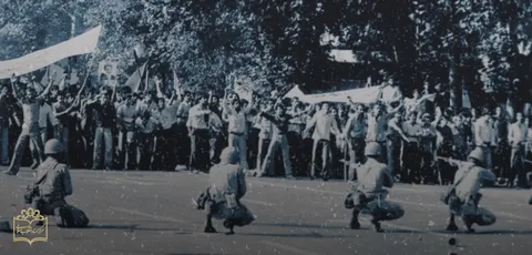 مردم باور نمی‌کردند ارتشی‌ها دست به کشتار هم‌وطنانشان بزنند/ کماندوهای اسرائیلی در میدان ژاله!؟ + فیلم