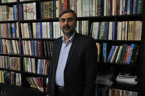 غفلت حوزه و دانشگاه از مقوله تاریخ‌نگاری انقلاب / اهمیت تاریخ اجتماعی در  عصر جهاد تبیین / مراکز تاریخ‌نگاری نباید جزیره‌ای عمل کنند