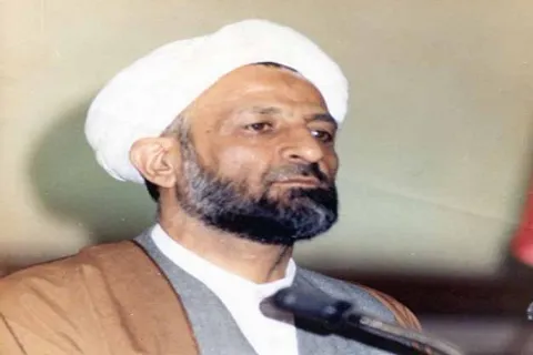 نحوه نفوذ منافقین در دادستانی انقلاب در سال 60/ عکس یادگاری قاتلِ شهید قدوسی با مسعود رجوی/ رأفت و مهربانی دادستان کل انقلاب اسلامی